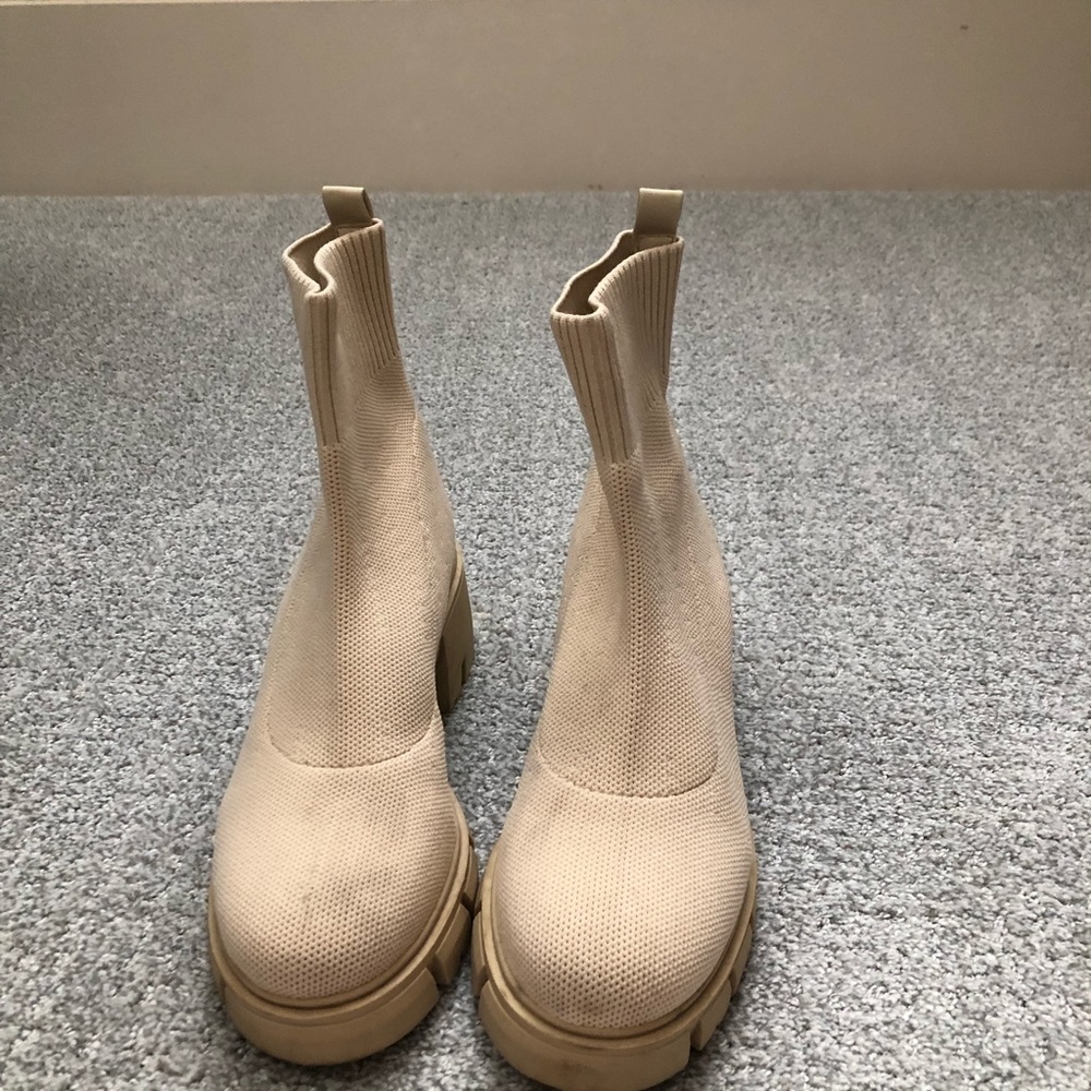 Forever 21 tan boots size 5.5